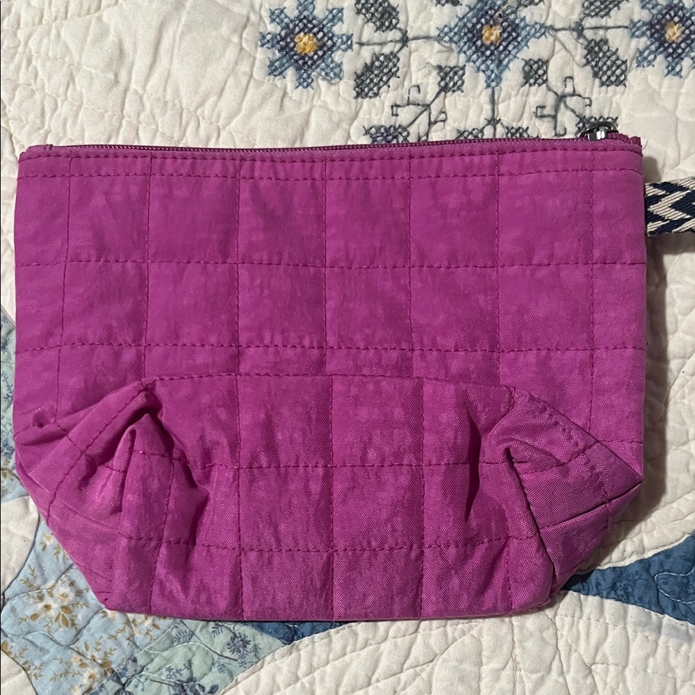 Universal Thread Pink Quilted Cosmetic Bag